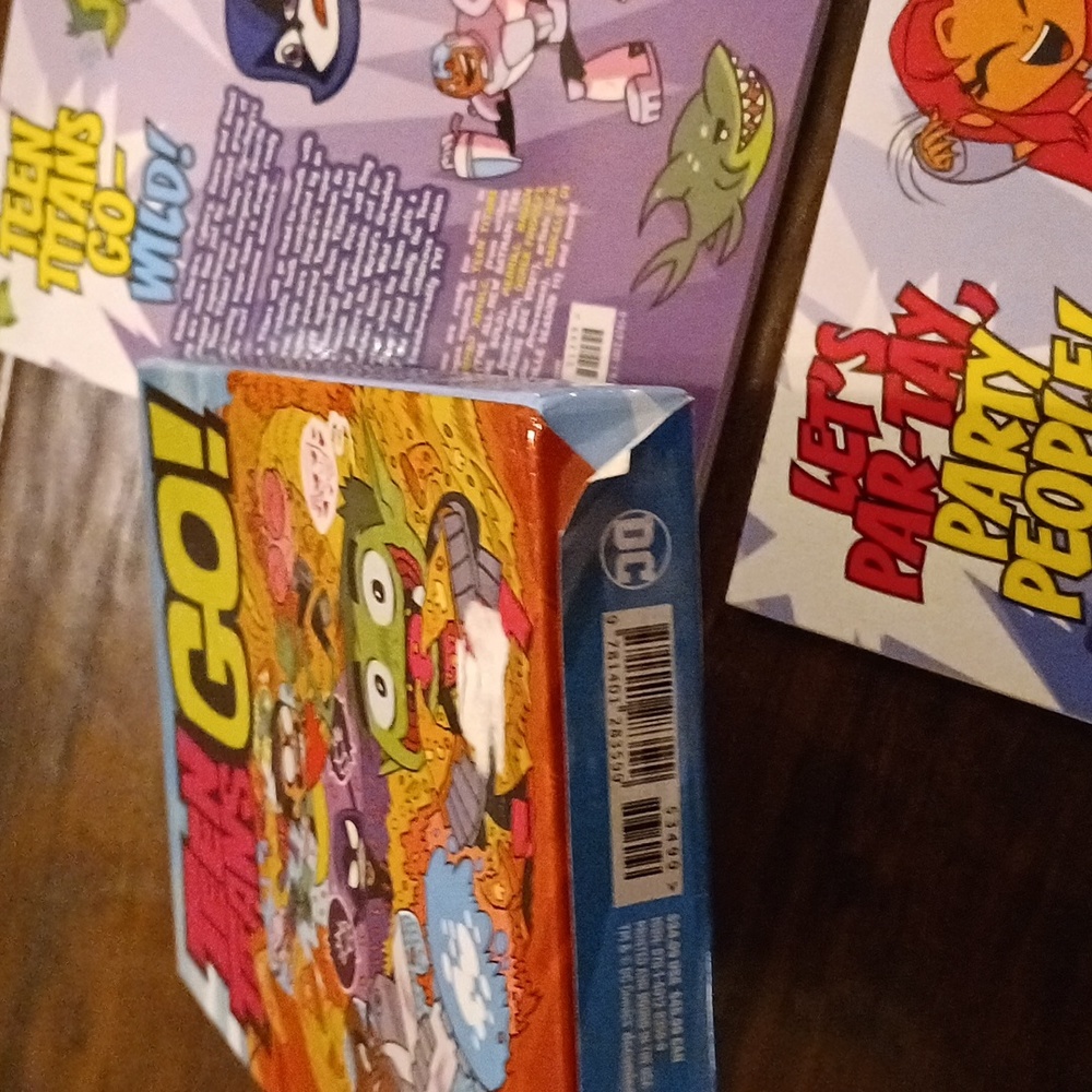 NWT 4 Teen Titans Books Graphic Novel Comics Go Set with Box Holder - Picture 3 of 5